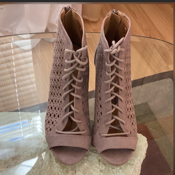 🆕🌟Brand New Peep Toes Booties 💟 - Picture 2 of 8